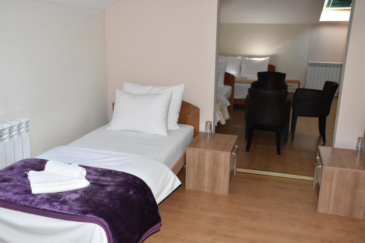 Aparthotel Koliba Nikšić Bagian luar foto
