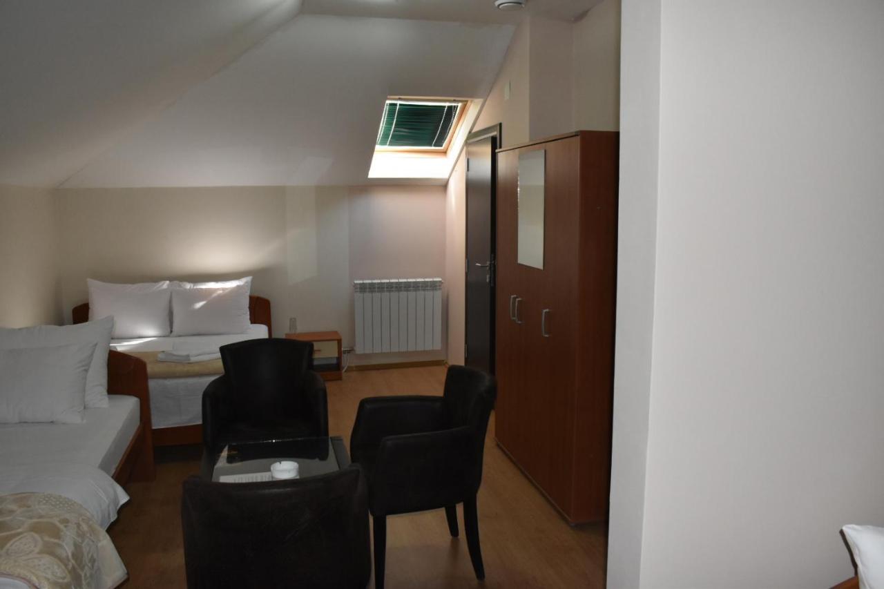 Aparthotel Koliba Nikšić Bagian luar foto